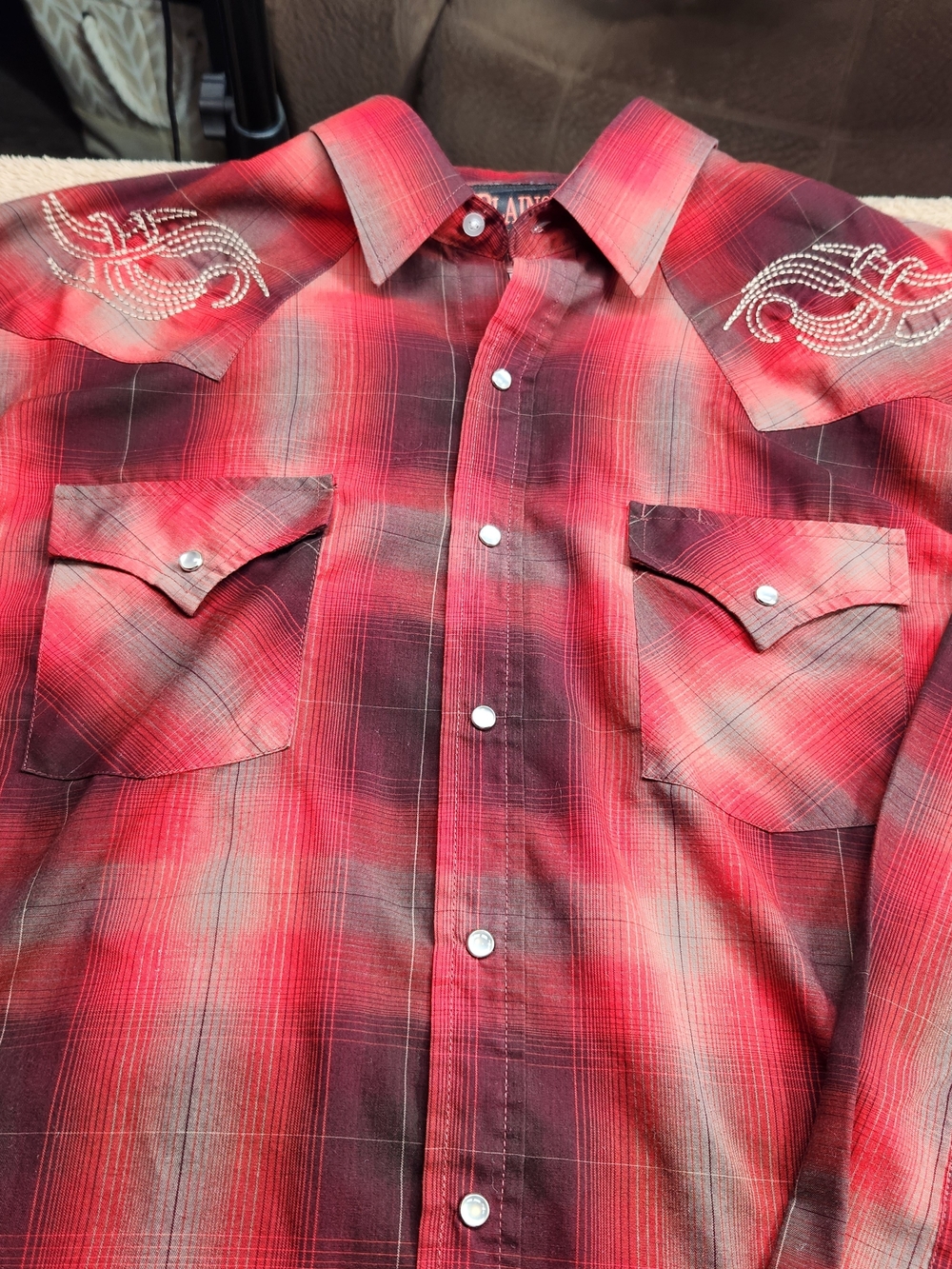 Red Plaid Western Pearl Snap-Front Men's LS Shirt. SIZE L